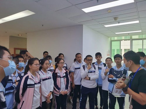 厦门二外与育成中心开展企业研学活动